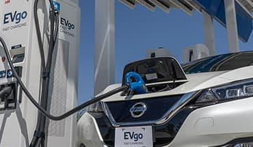 2023 Nissan LEAF 在 EVgo® 充電站使用 EVgo 充電計畫充電