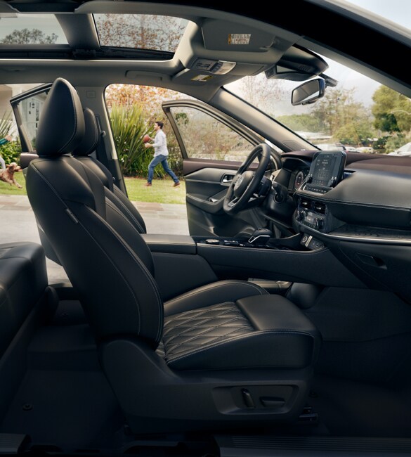 2022 Nissan Rogue interior front seats