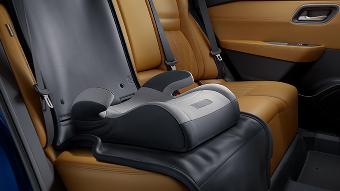 2023 Nissan Rogue's safe and secure rear seats with installed child car seat
