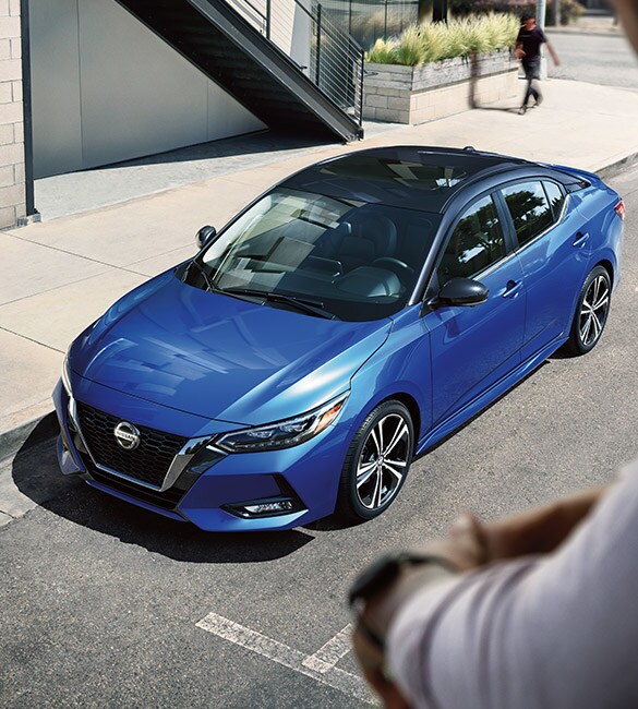 電子金屬藍 2022 Nissan Sentra 概覽視訊